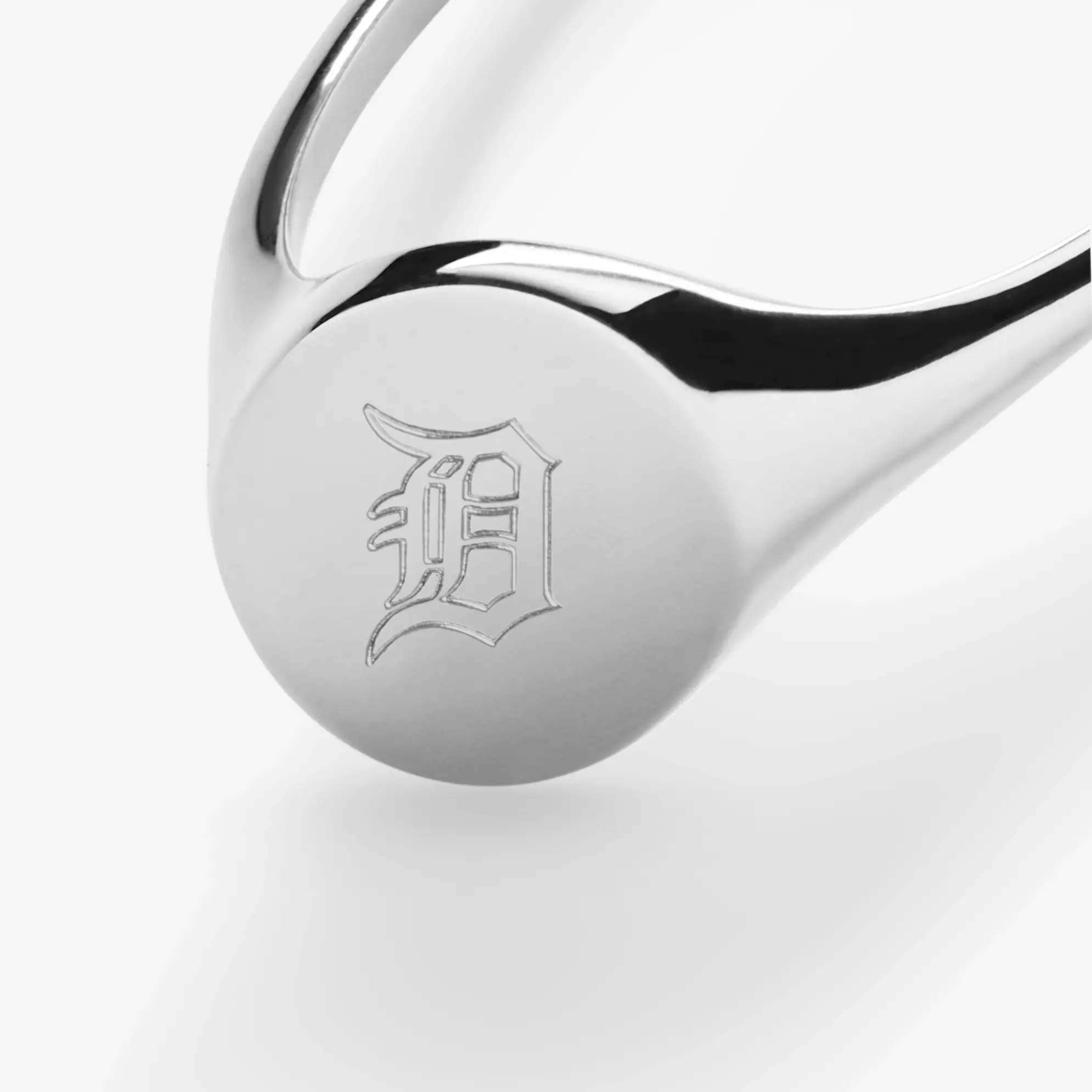 Petite Round Signet Ring - Sterling Silver - Image 4